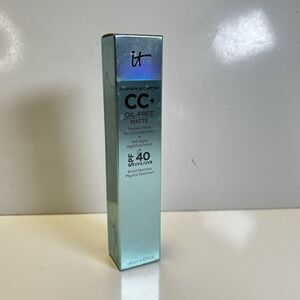 IT Cosmetics CC+Poreless Finish Cream Oil Free Matte w/SPF 40– MEDIUM
